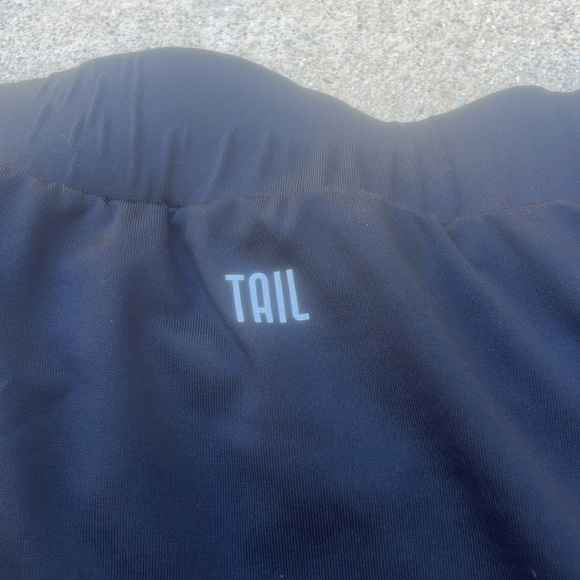 TAIL Women's Black Golf Pickleball Skort with Yellow Black Ruffle Detail Size L - Picture 4 of 6